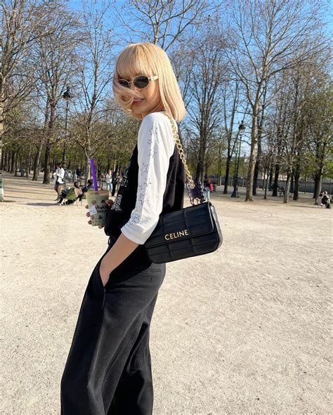 เปิดวาร์ป! 7 กระเป๋า Celine ของ LISA แต่ละรุ่นสวยหรู น่าใช้ ใช้แล้วปังมาก!